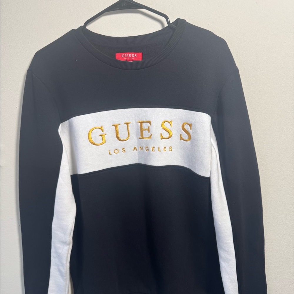 Guess Los Angeles embroidered crewneck sweatshirt. Medium